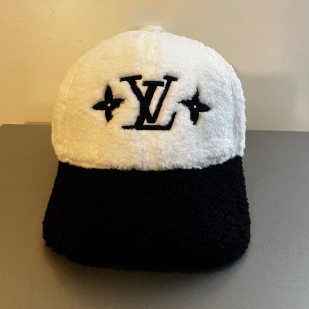 FAUX SHEARLING “L” CAP (WHITE/BLACK) WITH VELCRO STRAP